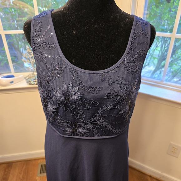 Le Bos Women's Navy Blue Floral Embroidered Sleeveless Midi Dress Size 16 - Picture 2 of 7